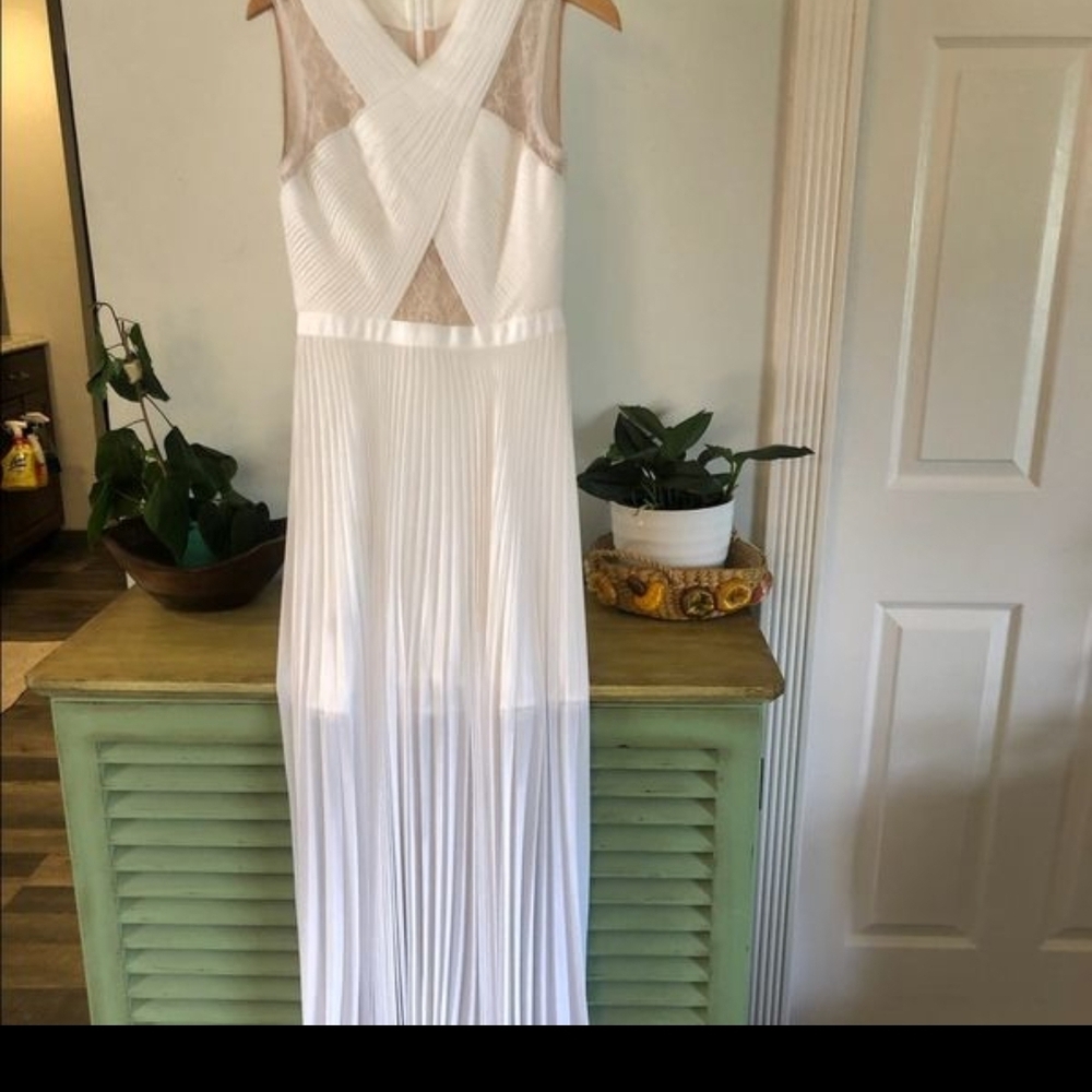 BCBGMaxAzria White Sleeveless Pleated Maxi Dress